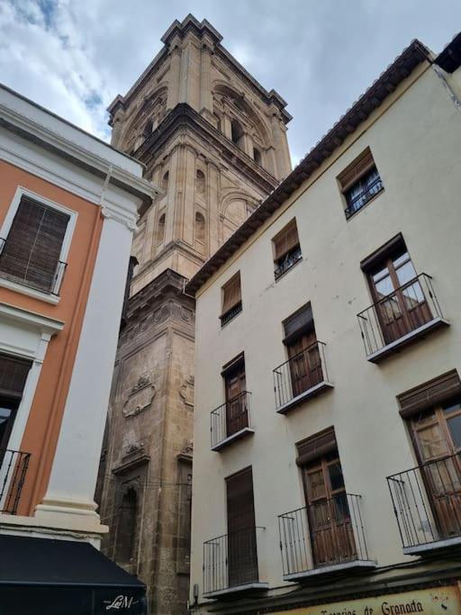 Exclusividad A Pie De La Torre De La Catedral Appartement Granada Buitenkant foto